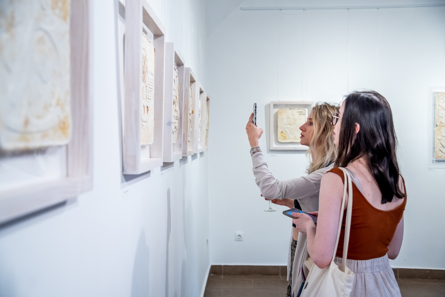 Tactile%20whiteness%20exhibition%20Budapest_2024_19_Andrea-Brittnek_Photo%20by%20Loos%20Panna%20-%201500x1001px.jpg