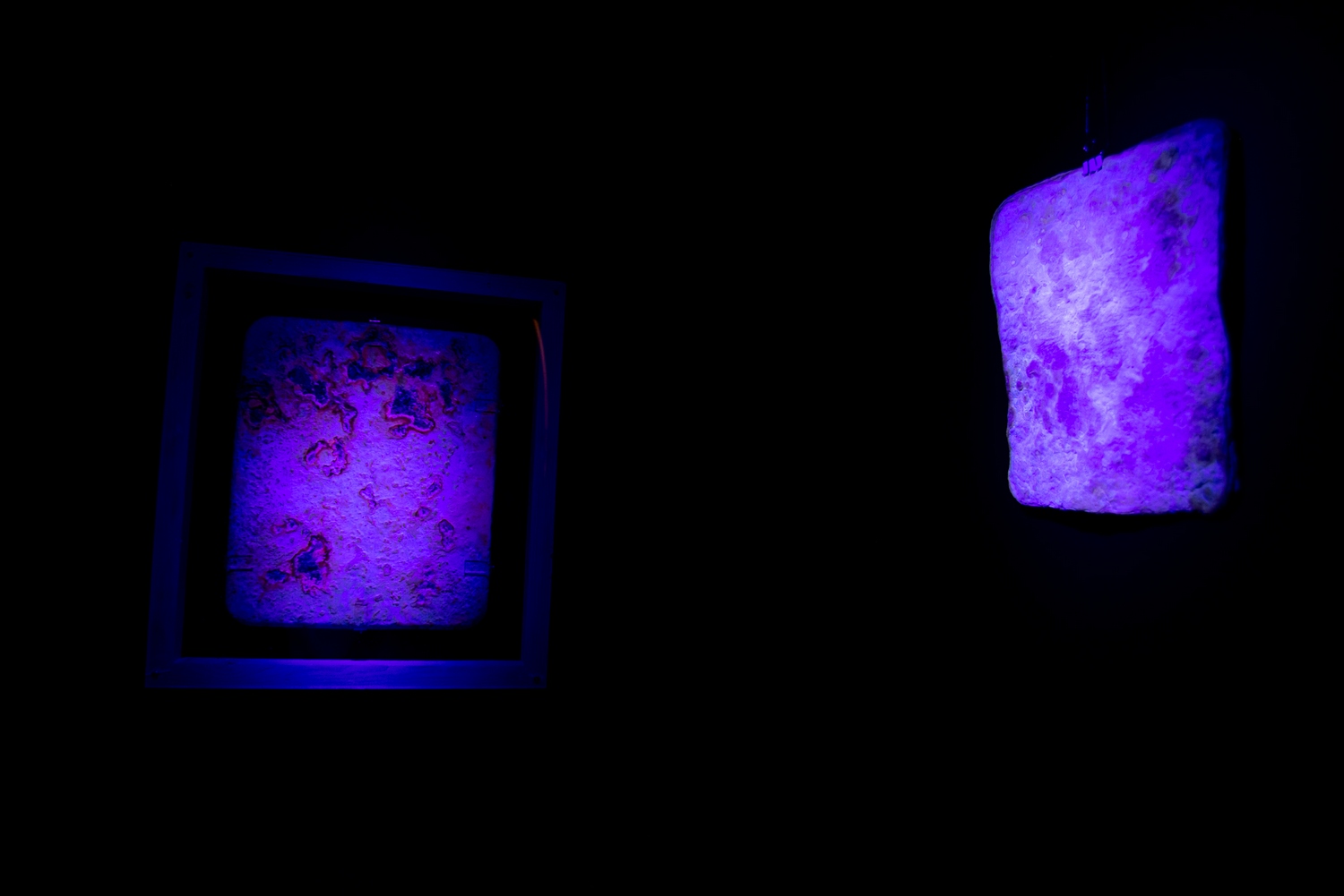 Tactile%20whiteness_UV%20light%20in%20the%20cabin_Andrea%20Brittnek_4__Photo%20by%20Panna%20Loos_2024%20-%201500x1001px.jpg