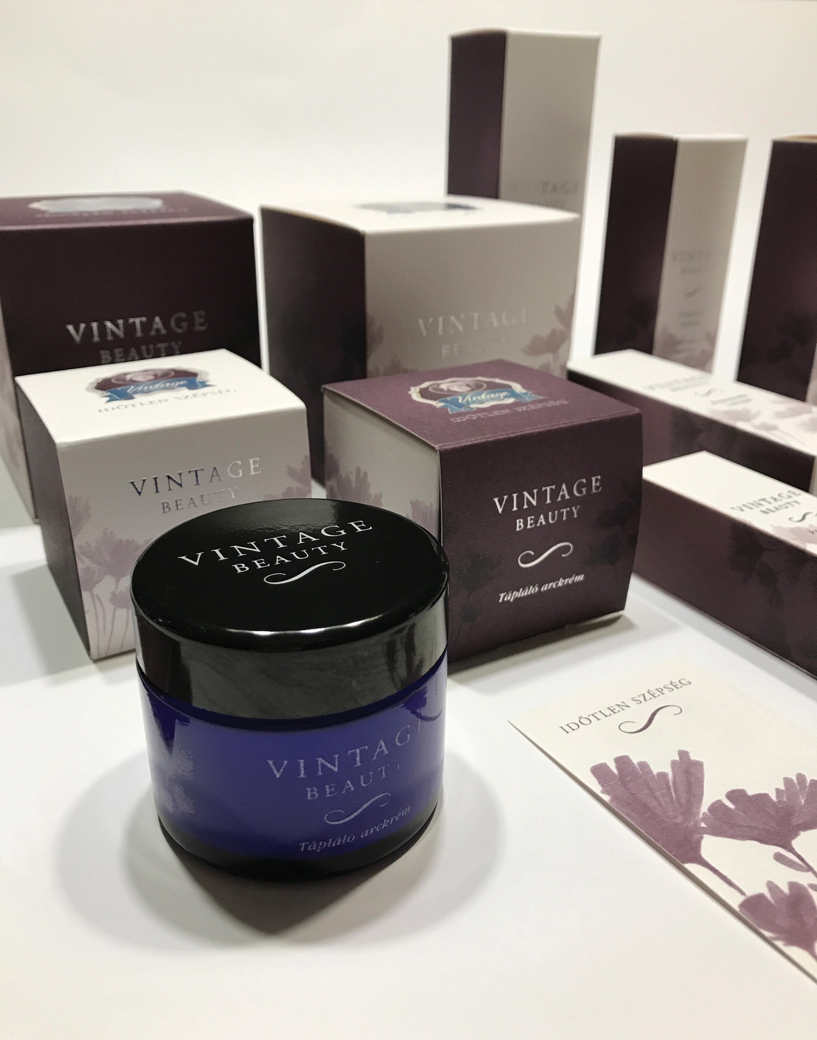 Vintage%20Beauty%20branding_2015/Vintage%20Beauty%20branding_Andrea%20Brittnek_2_2012_2015%20-%201178x1500px.jpg